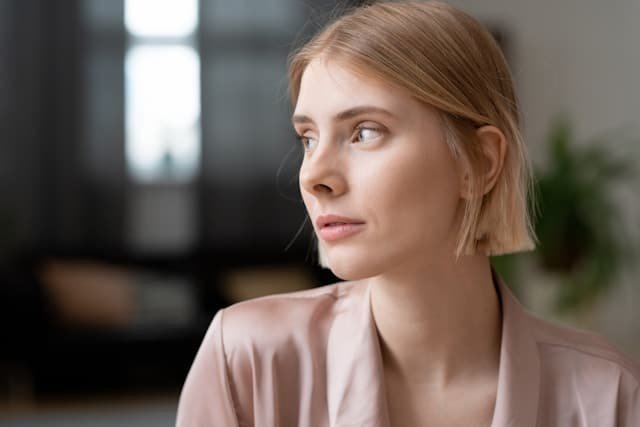Femme envisageant une grossesse naturelle avec un SOPK