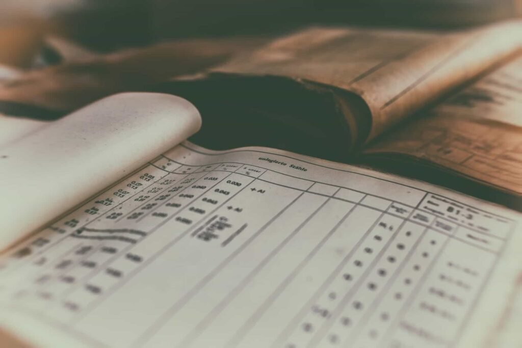 Bilan hormonal posé sur une table illustrant l'importance du bilan avant de prendre du Shatavari