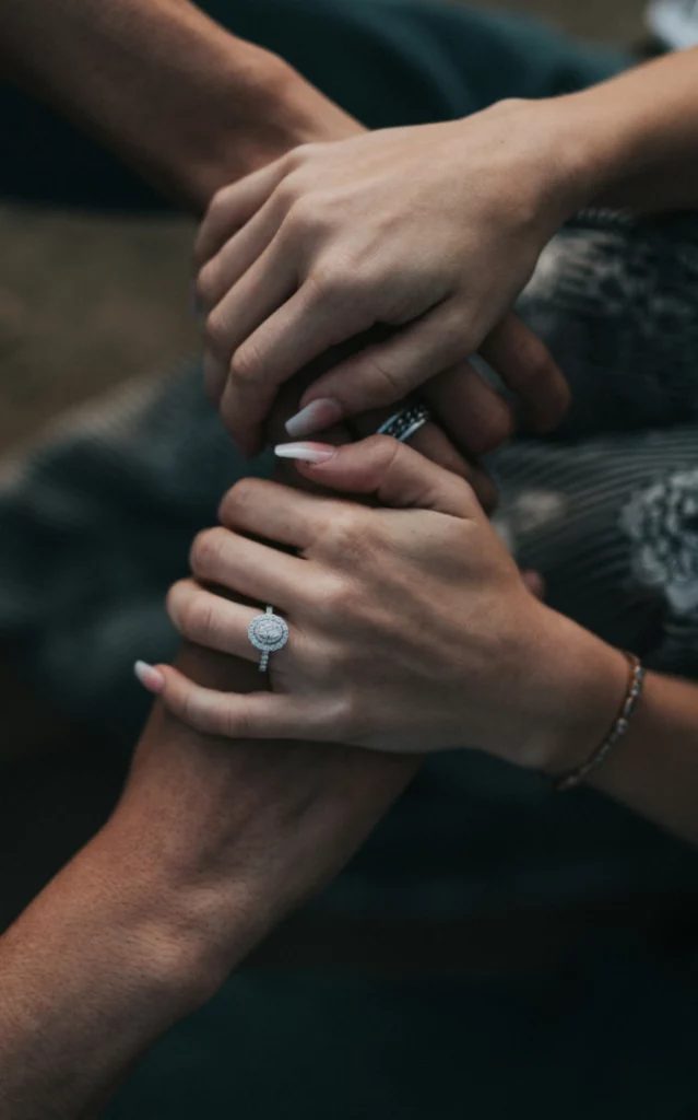 Des mains pour symboliser le lien thérapeutique en accompagnement de naturopathie