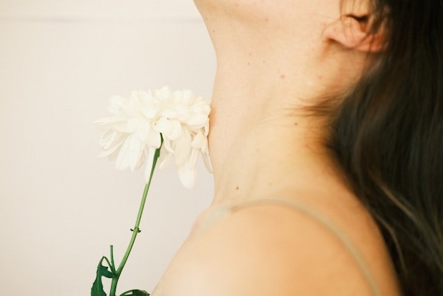 hypothyroidie-fertilite-tomber-enceinte-femme-calme Femme sereine, hypothyroïdie et fertilité, peut-on tomber enceinte avec une hypothyroïdie.